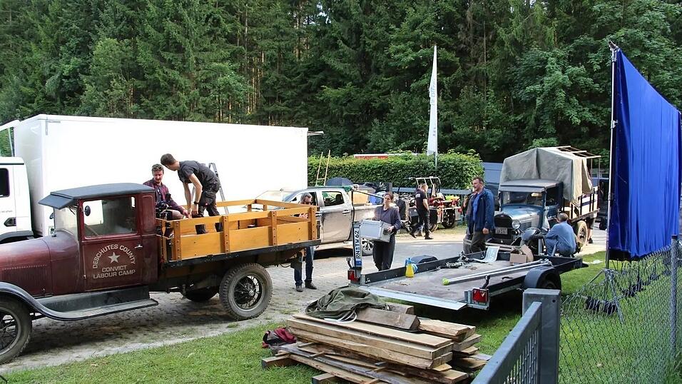 Hier am Bootststeg des Höllensteinsees nahe Viechtach haben die Filmemacher im August ihr Lager aufgeschlagen. Auch Ethan Hawke war bei den Dreharbeiten dabei. Hier am Bootststeg des Höllensteinsees nahe Viechtach haben die Filmemacher im August ihr Lager aufgeschlagen. Auch Ethan Hawke war bei den Dreharbeiten dabei.