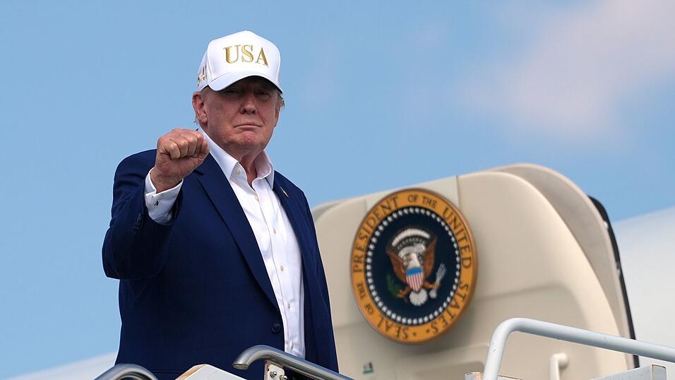 Trump vergleicht das diplomatische Tauziehen mit dem Iran mit einem Schachspiel. Trump vergleicht das diplomatische Tauziehen mit dem Iran mit einem Schachspiel.