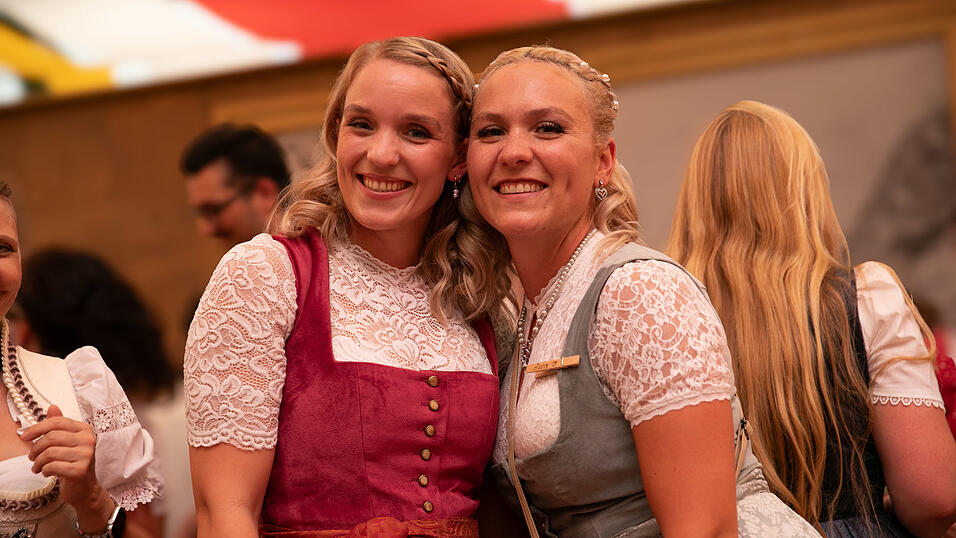 Die Partybilder vom Samstag, 9. August, aus dem Festzelt Krönner. Die Partybilder vom Samstag, 9. August, aus dem Festzelt Krönner.