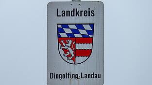 Mutmaßliches Anschlagsziel war ein Weihnachtsmarkt im Raum Dingolfing. Mutmaßliches Anschlagsziel war ein Weihnachtsmarkt im Raum Dingolfing.