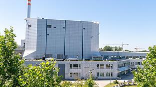 Der Forschungsreaktor FRM II ist wegen seines Brennstoffs umstritten. (Archivbild)