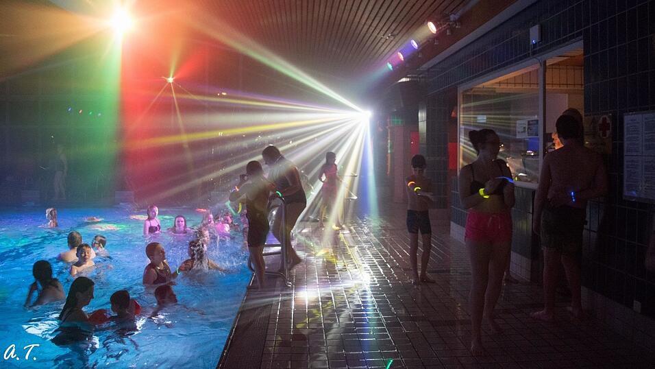 Ab 21. Dezember ist wieder jeden Freitag ab 18 Uhr Party angesagt. Ab 21. Dezember ist wieder jeden Freitag ab 18 Uhr Party angesagt.