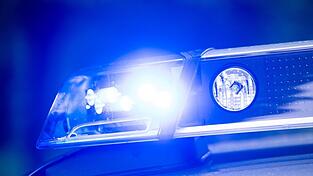 Bei einem Unfall haben sich zwei Polizisten leicht verletzt. (Symbolbild)