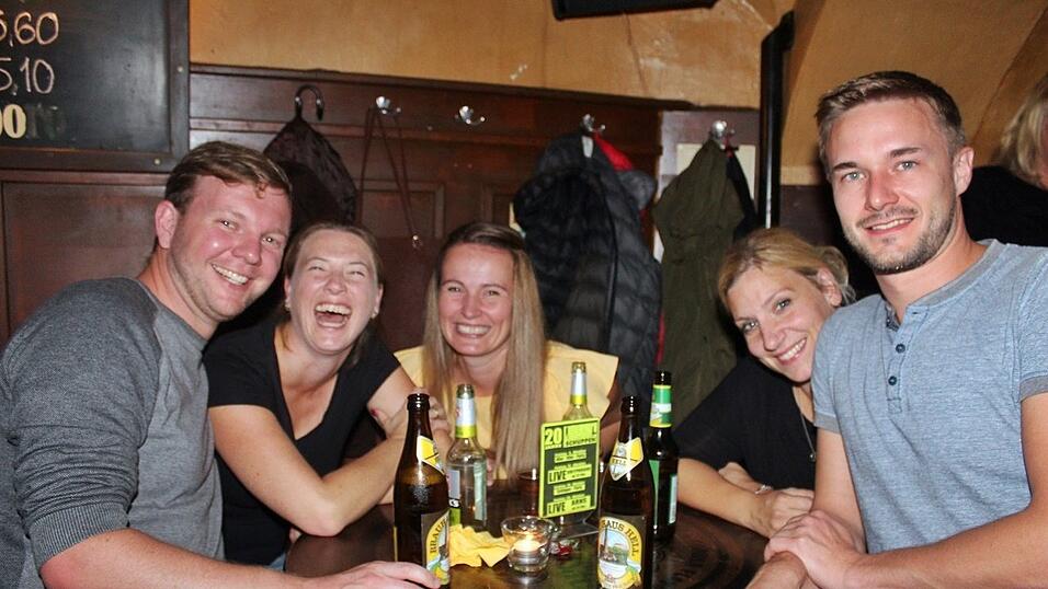 Von wegen Herbsttristesse! Im Beatschuppen in Landshut ging es am gestrigen Freitag wie gewohnt hoch her.