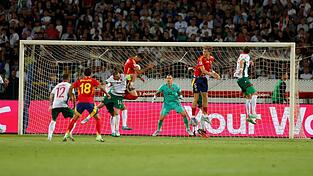 Spanien gewinnt souverän das Auftaktspiel in Bulgarien.
