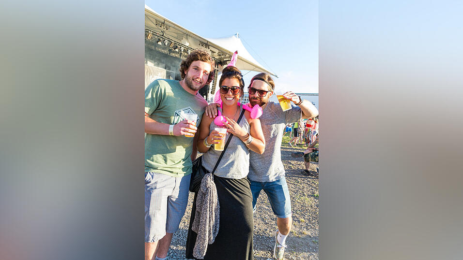 Ein Streifzug durch das Campinggelände: Trotz heißer Temperaturen sind die Festivalbesucher bestens gelaunt. (Foto: Susanne Raith) Ein Streifzug durch das Campinggelände: Trotz heißer Temperaturen sind die Festivalbesucher bestens gelaunt. (Foto: Susanne Raith)