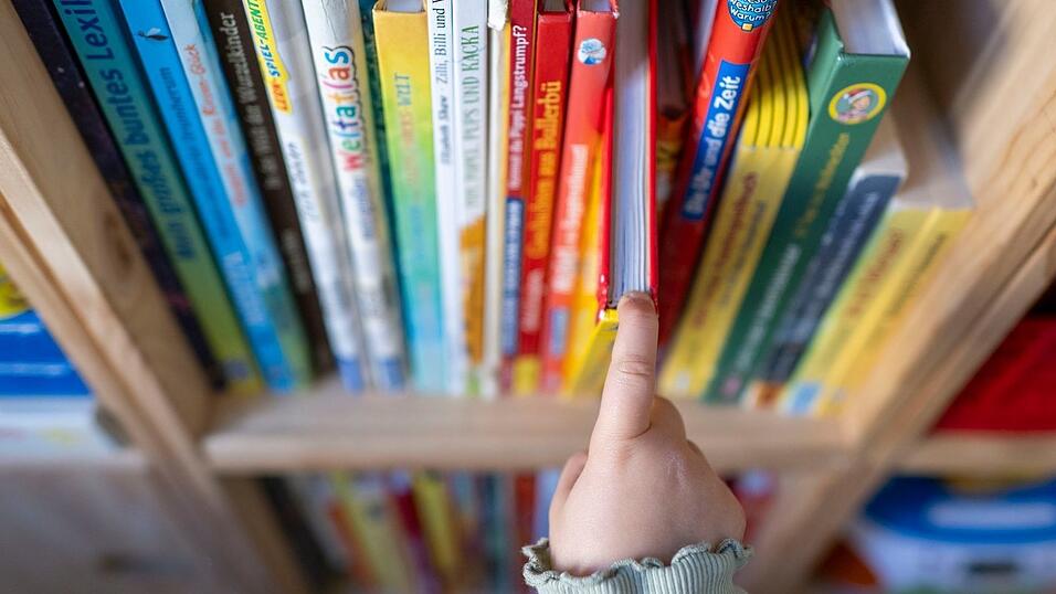 Die Stiftung Lesen bietet kostenfreie Materialien und Projekte zum Lesen und Vorlesen für Kinder. (Symbolbild) Die Stiftung Lesen bietet kostenfreie Materialien und Projekte zum Lesen und Vorlesen für Kinder. (Symbolbild)