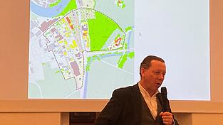 Franz Ulrich stellt vor, warum sich die Stadellohe als Sanierungsgebiet (gestrichelt umrahmt) eignet.
