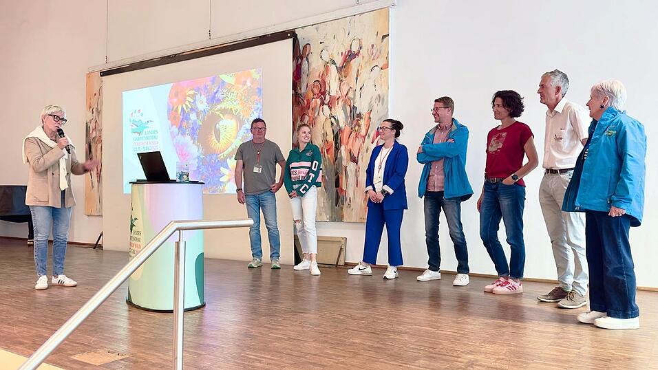 Das sind die Gartenschaumacher: Gesch&auml;ftsf&uuml;hrerin Claudia Knoll (ganz links) stellte ihr Team vor.
