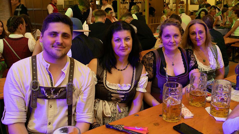 Die Partybilder vom Freitag, 15. August, aus dem Festzelt Greindl. Die Partybilder vom Freitag, 15. August, aus dem Festzelt Greindl.