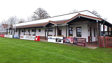 Das Sportheim des SV Sünching ist in die Jahre gekommen. Eine Generalsanierung des 36 Jahre alten Gebäudes kostet schätzungsweise rund 1,4 Millionen Euro.