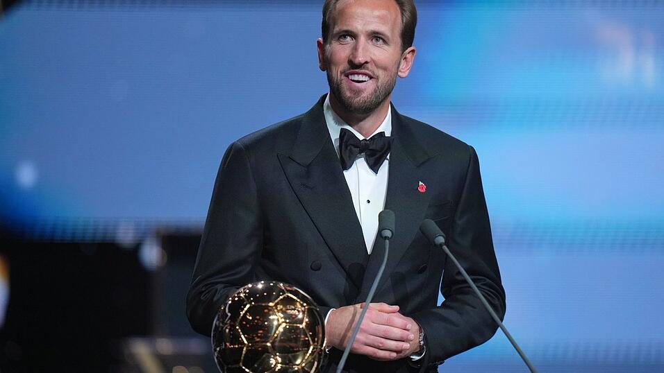Harry Kane ist mit dem Ballon d'Or ausgezeichnet worden. Harry Kane ist mit dem Ballon d'Or ausgezeichnet worden.