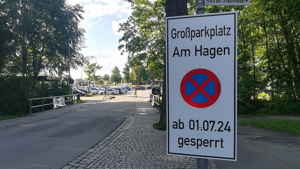 Viele Straubinger fürchten sich vor diesen Schildern: Der Hagen als Parkmöglichkeit fällt erstmal weg. Viele Straubinger fürchten sich vor diesen Schildern: Der Hagen als Parkmöglichkeit fällt erstmal weg.