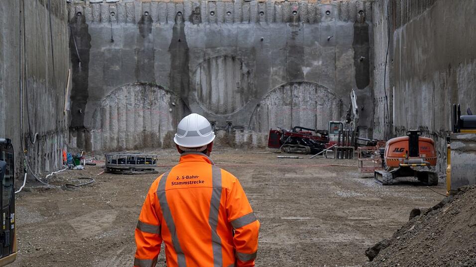 Bei den maschinellen Tunnelbauarbeiten stehen zunächst nur Rettungs- und Erkundungsstollen auf dem Programm. (Archivbild)