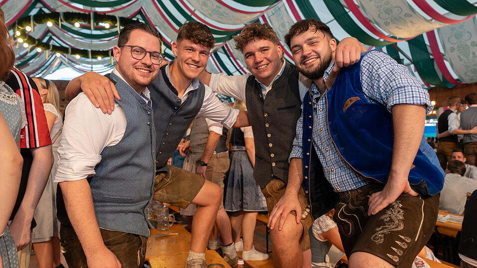 Die Partybilder vom Sonntag, 11. August 2024, aus dem Festzelt Weckmann. Die Partybilder vom Sonntag, 11. August 2024, aus dem Festzelt Weckmann.