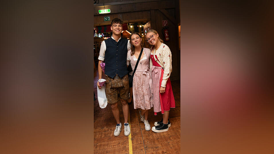 Die Partybilder vom Montag, 18. August, aus dem Festzelt Krönner. Die Partybilder vom Montag, 18. August, aus dem Festzelt Krönner.