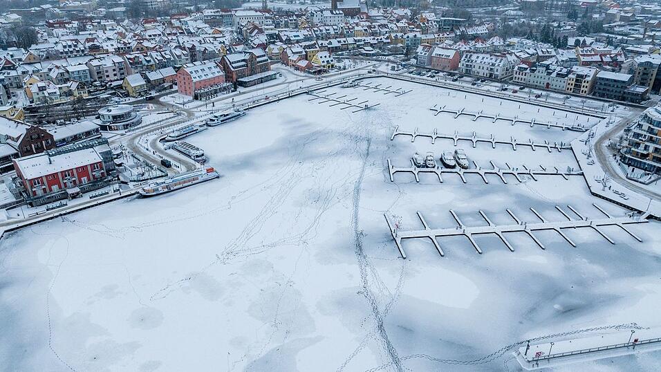 In Mecklenburg-Vorpommern f&uuml;hrten die winterlichen Temperaturen zu einem seltenen Naturschauspiel.