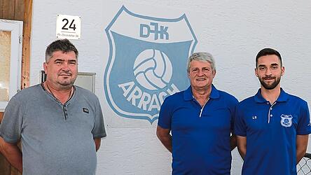 Sie packen auch beim Ausbau ihres Vereinsheims ordentlich mit an: (von links) Trainer Martin Schmidhuber, Vorsitzender Andreas Weinzierl und Abteilungsleiter Lukas Simml.