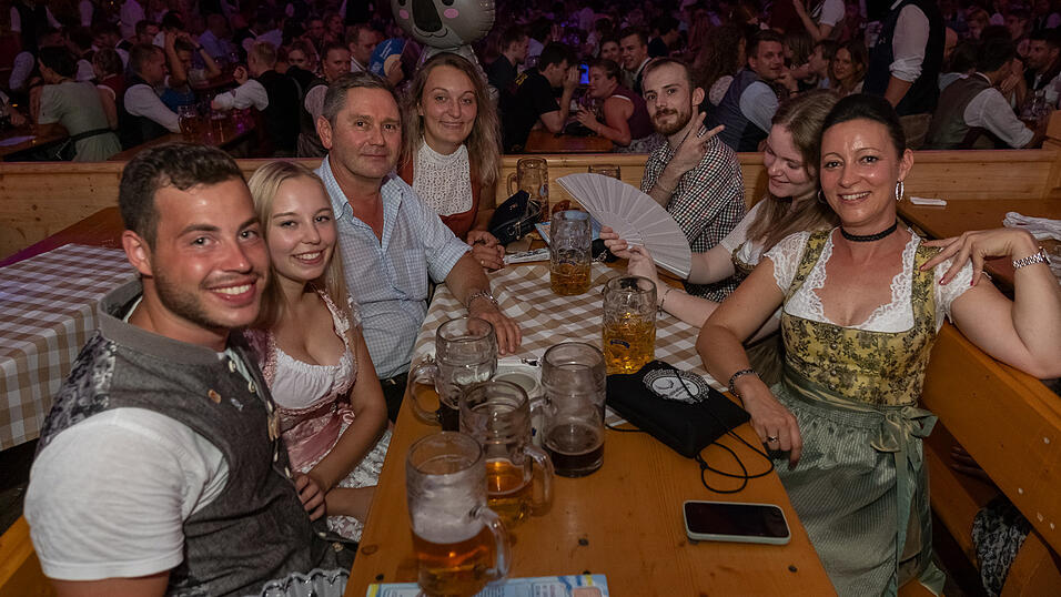 Die Partybilder vom Montag, 14. August 2023, aus dem Festzelt Reisinger. Die Partybilder vom Montag, 14. August 2023, aus dem Festzelt Reisinger.