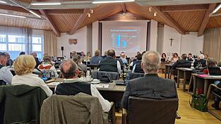 Die Kreisräte informierten sich über die aktuelle Finanzsituation des Landkreises Dingolfing-Landau.
