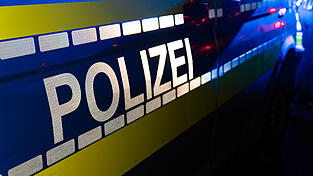 Wieso der 85-Jährige von der Fahrbahn abgekommen ist, sei derzeit noch unklar.