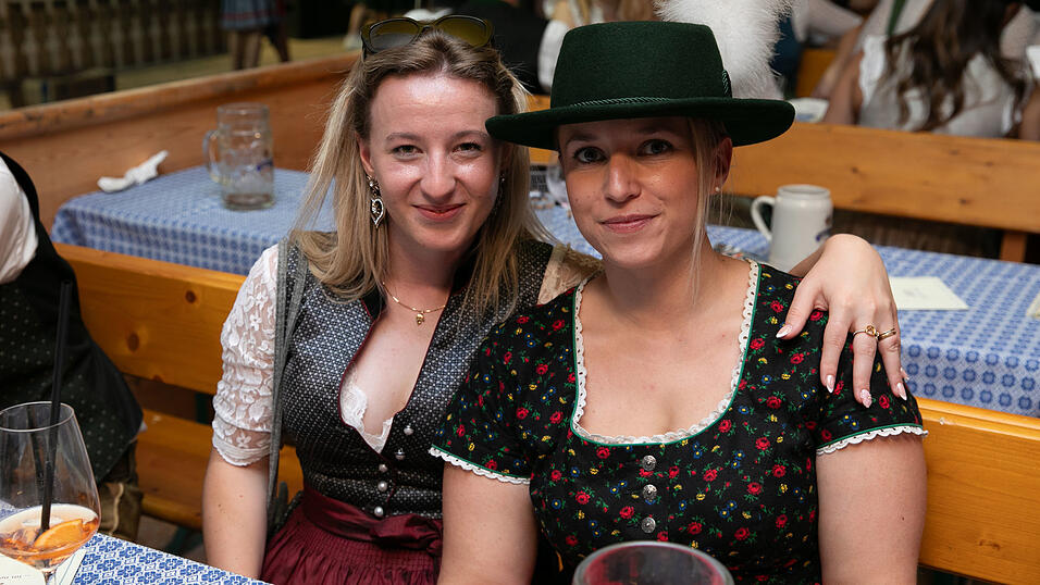 Die Partybilder vom Dienstag, 12. August, aus dem Festzelt Reisinger. Die Partybilder vom Dienstag, 12. August, aus dem Festzelt Reisinger.