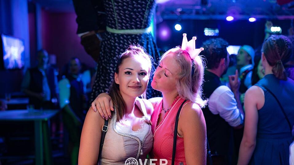 Auch am zweiten Volksfestfreitag schauten viele G&auml;ste im Overtime vorbei.