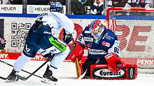 Mit einem Treffer und zwei Assist präsentierte sich Straubings Nr. 8, Joshua Samanski, am Mittwochabend bärenstark und war maßgeblich mitverantwortlich dafür, dass sich die erste Zwischenbilanz des neuen Tigers-Coach Craig Woodcroft mit zwei Dreiern aus drei Partien durchaus sehen lassen kann.