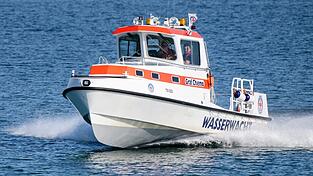 Im Chiemsee wird nach einem 85-jährigen Surfer gesucht. (Archivfoto)
