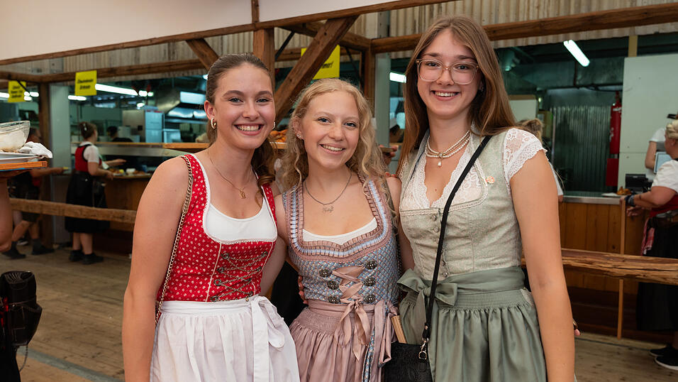 Die Partybilder vom Montag, 12. August 2024, aus dem Festzelt Nothaft. Die Partybilder vom Montag, 12. August 2024, aus dem Festzelt Nothaft.