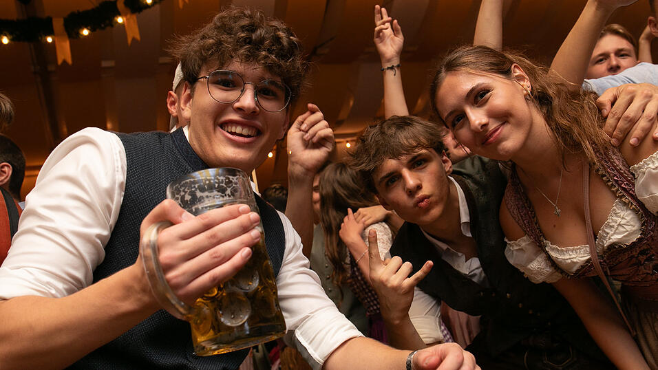 Die Partybilder vom Montag, 18. August, aus dem Festzelt Nothaft. Die Partybilder vom Montag, 18. August, aus dem Festzelt Nothaft.