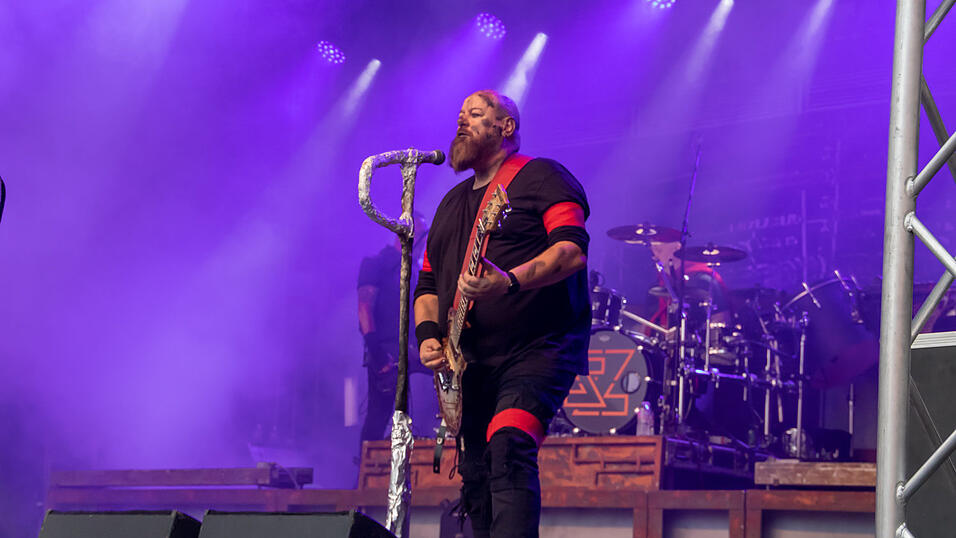 Die Rammstein-Coverband Stahlzeit begeisterte beim Campus Open Air Deggendorfer Fans. Die Rammstein-Coverband Stahlzeit begeisterte beim Campus Open Air Deggendorfer Fans.