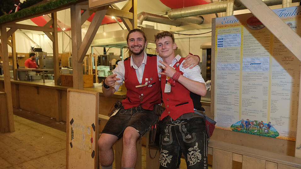 Die Partybilder vom Dienstag, 15. August 2023, aus dem Festzelt Greindl. Die Partybilder vom Dienstag, 15. August 2023, aus dem Festzelt Greindl.