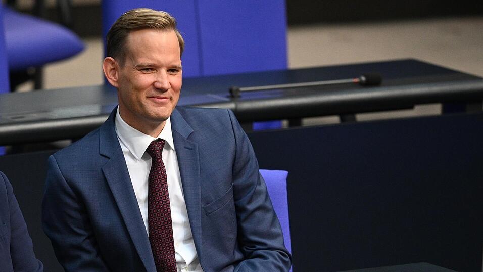 Streeck hat - wohl ohne es zu wollen - den Eindruck vermittelt, er wolle eine Altersgrenze für medizinische Großzügigkeit einziehen. Streeck hat - wohl ohne es zu wollen - den Eindruck vermittelt, er wolle eine Altersgrenze für medizinische Großzügigkeit einziehen.