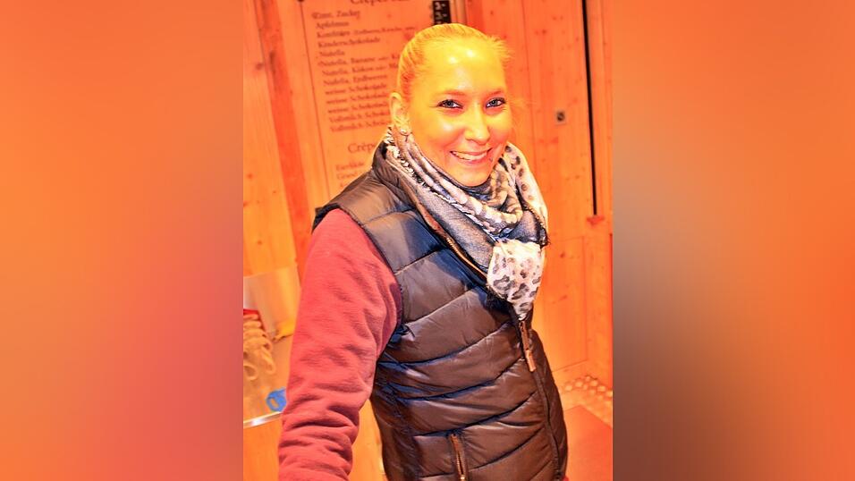 Der idyllische Christkindlmarkt in der Freyung in Landshut zählt zu den schönsten Christkindlmärkten Bayerns. Bei eisigen Temperaturen ist dort insbesondere die Glühwein-Alm natürlich heiß begehrt. Der idyllische Christkindlmarkt in der Freyung in Landshut zählt zu den schönsten Christkindlmärkten Bayerns. Bei eisigen Temperaturen ist dort insbesondere die Glühwein-Alm natürlich heiß begehrt.