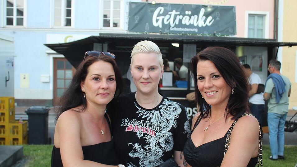 Viele Landshuter genossen ihren Freitagabend auf dem Bismarckplatzfest.