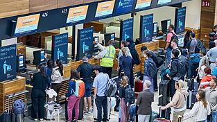 Wann am Hauptstadtfughafen BER die Folgen eines IT-Angriffs auf einen Dienstleister gehoben sind, ist unklar. (Archivbild)