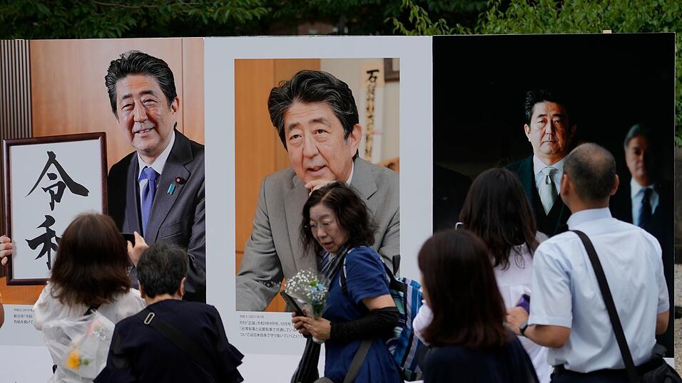 Der Auftakt zum Prozess gegen den Attentäter des japanischen Ex-Premiers Abe zieht großes Interesse auf sich. (Archivbild) Der Auftakt zum Prozess gegen den Attentäter des japanischen Ex-Premiers Abe zieht großes Interesse auf sich. (Archivbild)