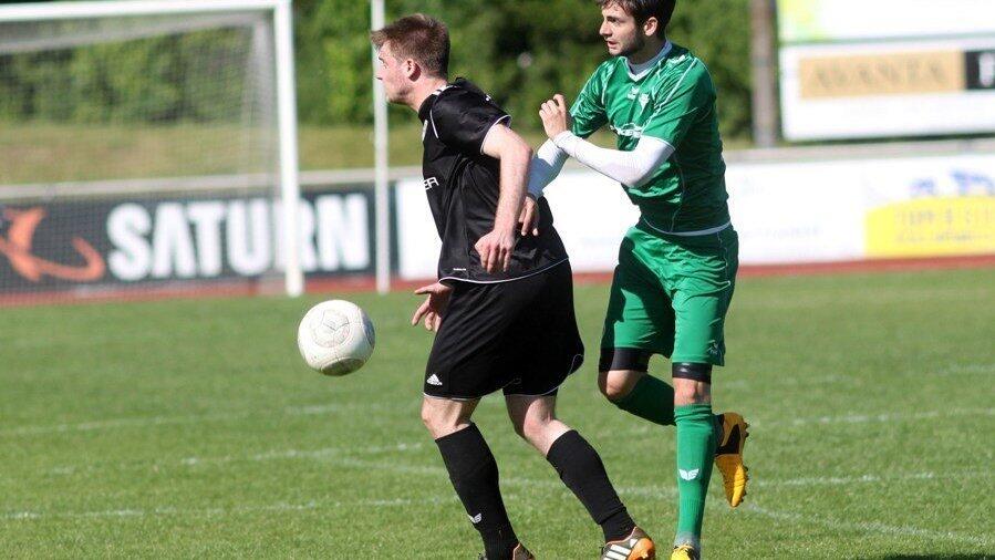 Die SpVgg Landshut schenkte gegen Rosenheim eine 2:0 Führung wieder her (Foto: Herrmann). Die SpVgg Landshut schenkte gegen Rosenheim eine 2:0 Führung wieder her (Foto: Herrmann).