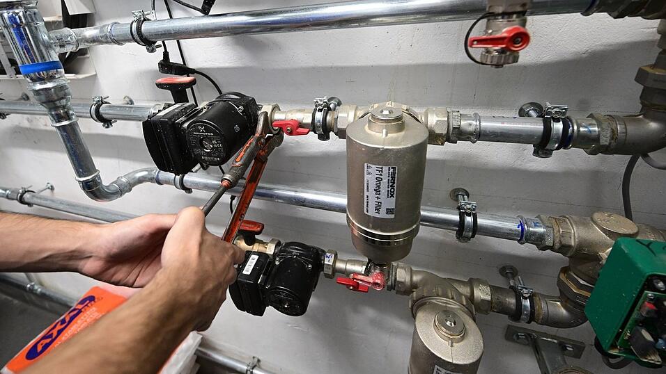 Wenn ein Handwerker einen neuen Betrieb gründet, gehen die Statistiker von einer größeren wirtschaftlichen Bedeutung aus. (Foto:Archiv) Wenn ein Handwerker einen neuen Betrieb gründet, gehen die Statistiker von einer größeren wirtschaftlichen Bedeutung aus. (Foto:Archiv)