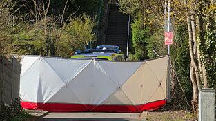 Ein 22-Jähriger ist in der Nacht bei dem Einsatz gestorben. Ein 22-Jähriger ist in der Nacht bei dem Einsatz gestorben.