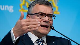 Florian Herrmann findet, der Koalitionsvertrag der Bundesregierung trägt eine deutliche Handschrift von Ministerpräsident Markus Söder.