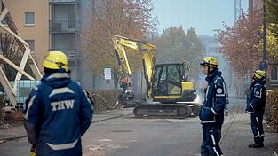 Die Einsatzkräfte suchen weiter nach der zweiten vermissten Person. Die Einsatzkräfte suchen weiter nach der zweiten vermissten Person.