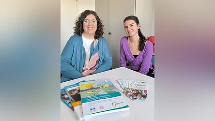 Geschwisterkind Corinna Pitzschel (links) und Geschwisterbeauftragte Paula Thoma (rechts) machen sich stark für Geschwister von Kindern mit Behinderung.