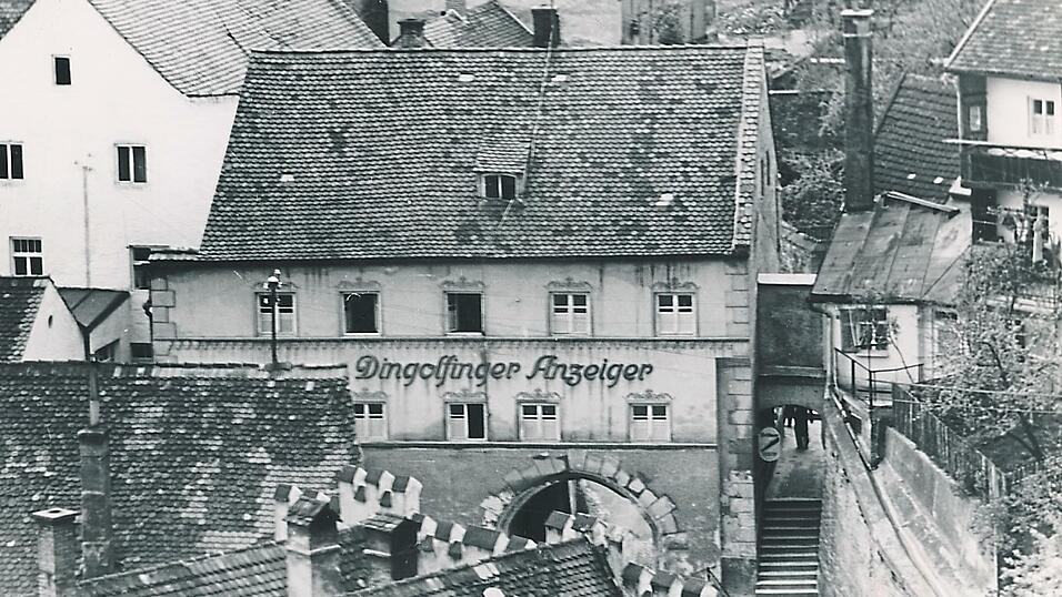 &Uuml;ber viele Jahrzehnte befand sich der Verlag des Dingolfinger Anzeiger im 'Reiserbogen' am Steinweg. Hier wurde die Firma W&auml;lischmiller als Buchbinderei gegr&uuml;ndet.