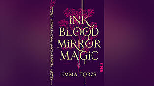 &bdquo;Ink Blood Mirror Magic&ldquo; von Emma T&ouml;rzs, 560 Seiten, erschienen bei Piper.