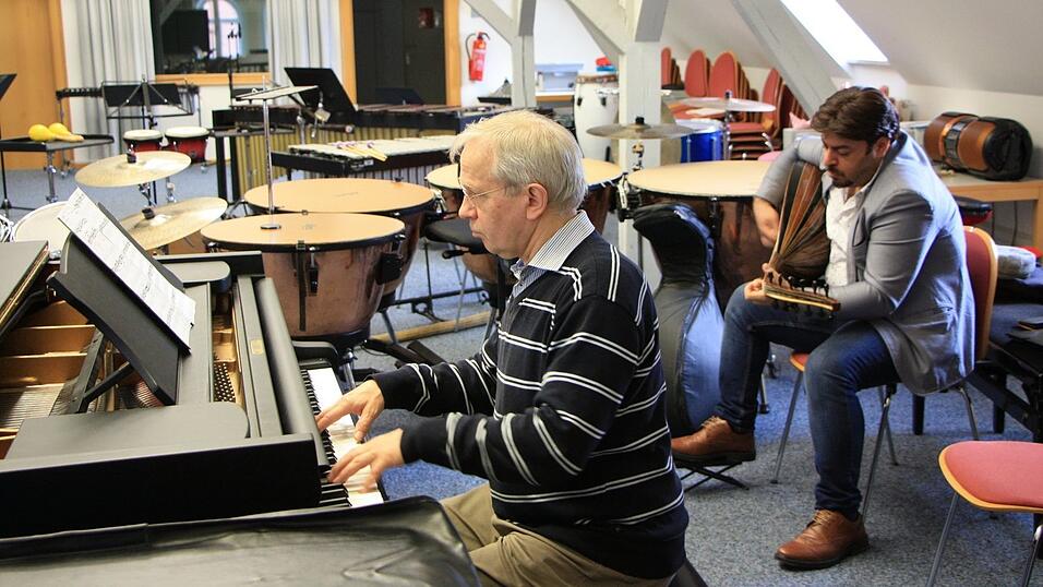 Hermann Seitz am Klavier und Cuma Oda an der Oud treten demnächst in der evangelischen Kirche auf. Hermann Seitz am Klavier und Cuma Oda an der Oud treten demnächst in der evangelischen Kirche auf.