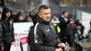 Ein Mann mit langer Jahn-Vergangenheit sitzt seit zwei Wochen auf der Aachener Trainerbank - und empfängt die Regensburger an diesem Samstag: Mersad Selimbegovic. Ein Mann mit langer Jahn-Vergangenheit sitzt seit zwei Wochen auf der Aachener Trainerbank - und empfängt die Regensburger an diesem Samstag: Mersad Selimbegovic.