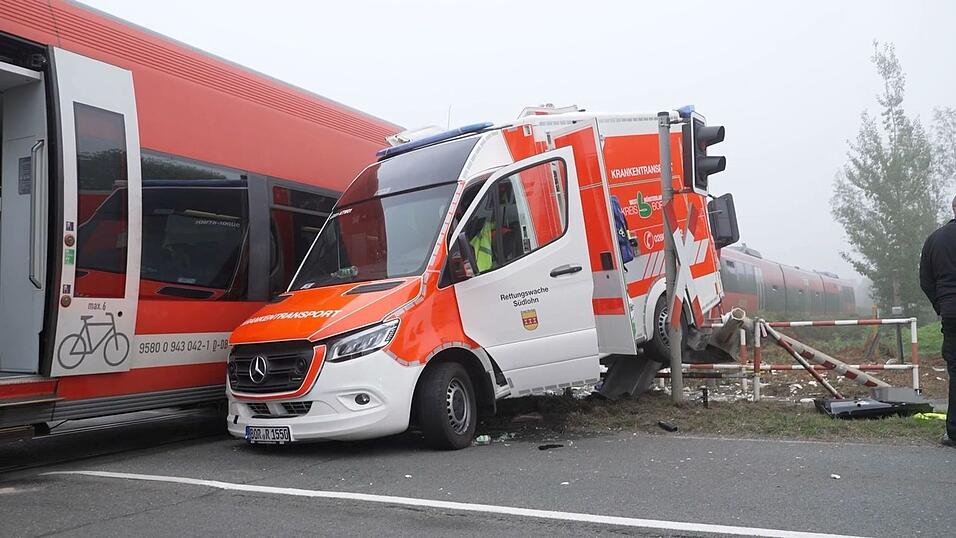 Die Patientin im Rettungswagen starb.