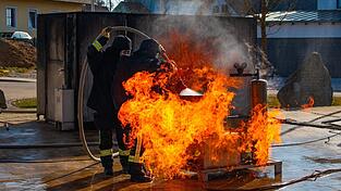 Die Flashbox erm&ouml;glicht es den Atemschutzger&auml;tetr&auml;gern, im kontrollierten Umfeld verschiedene Feuerszenarien zu erproben.